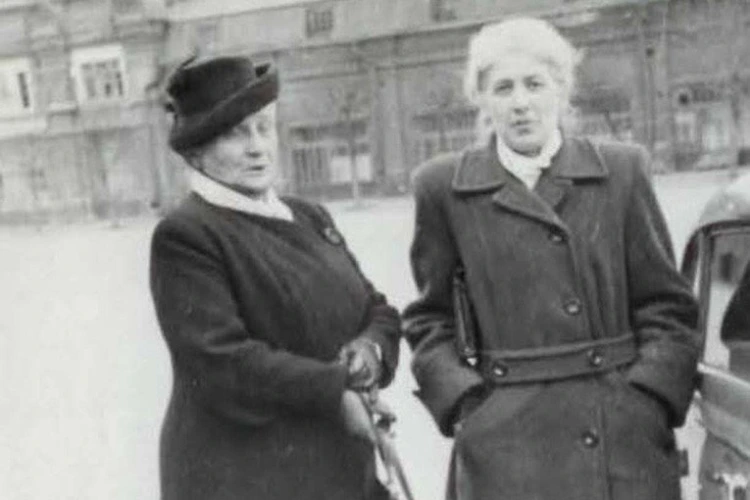 ahmatova chukovskaya