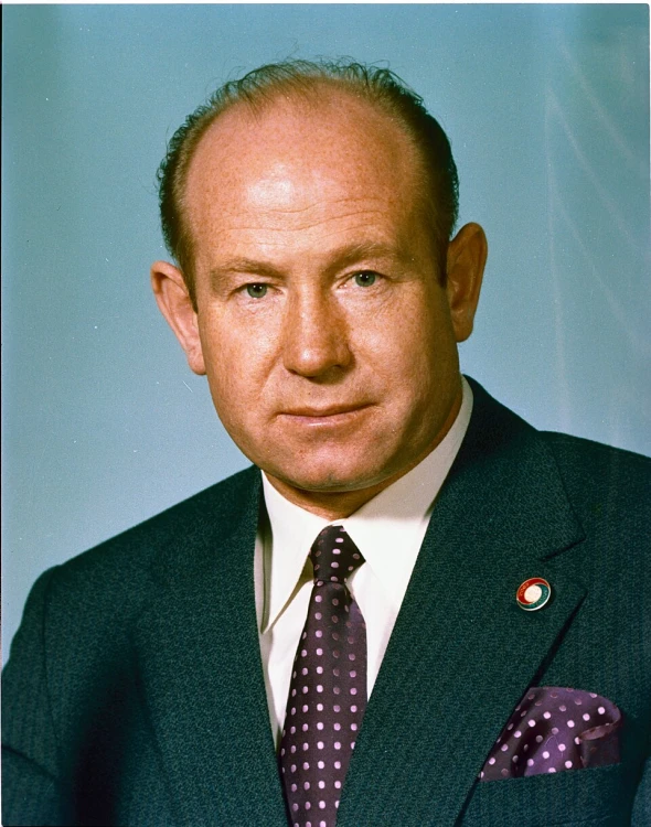 4 leonov